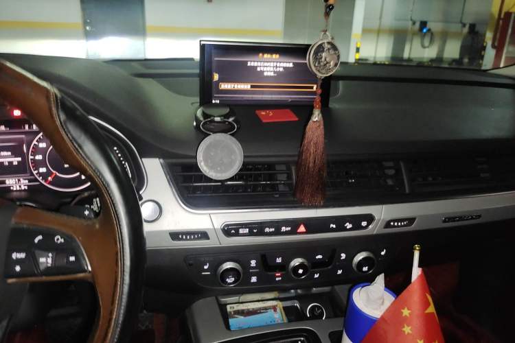 Used Audi Q7 2018 45 TFSI Technology Edition Audio And AC Panel