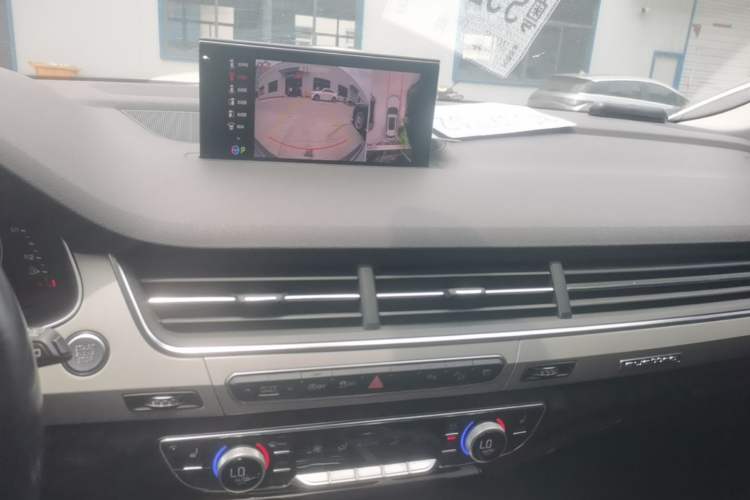 Used Audi Q7 2018 45 TFSI Technology Edition Audio And AC Panel
