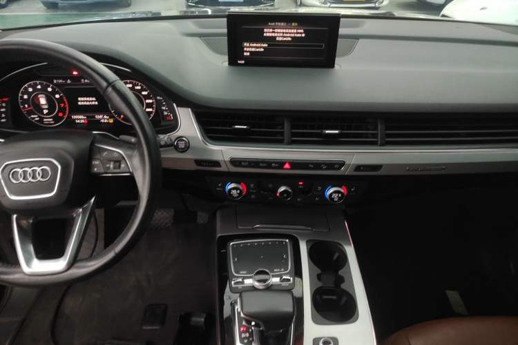 Used Audi Q7 2018 45 TFSI Technology Edition Audio And AC Panel