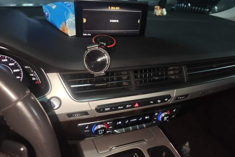 Used Audi Q7 2018 45 TFSI S line Sport Edition Audio And AC Panel