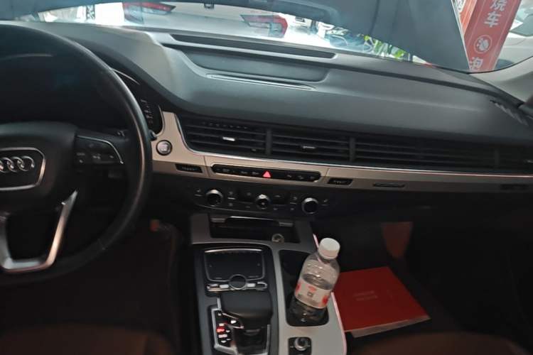 Used Audi Q7 2018 45 TFSI Technology Edition Audio And AC Panel