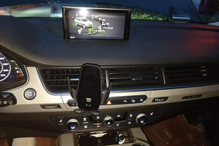 Used Audi Q7 2018 40 TFSI Comfort Model Audio And AC Panel