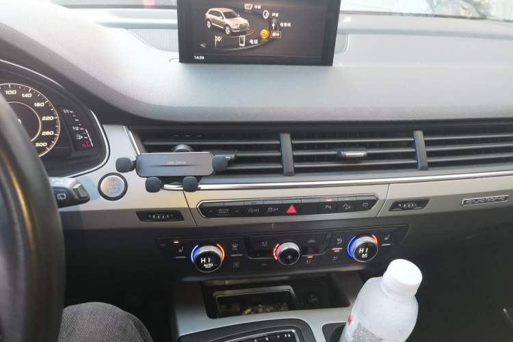 Used Audi Q7 2018 40 TFSI Comfort Model Audio And AC Panel