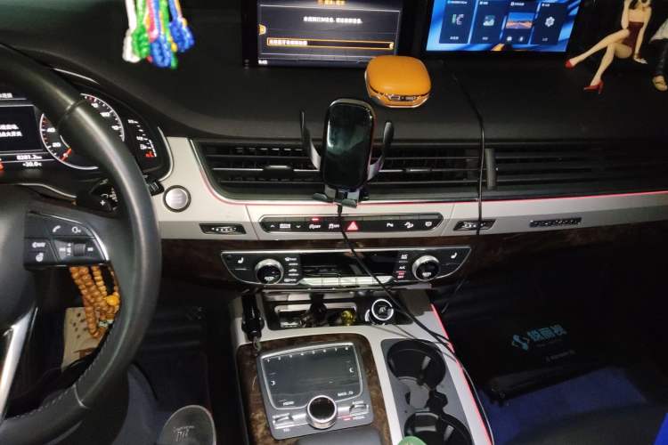 Used Audi Q7 2018 45 TFSI S line Sport Edition Audio And AC Panel