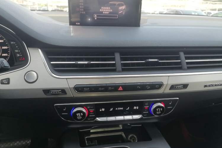 Used Audi Q7 2018 40 TFSI S line Sport Edition Audio And AC Panel