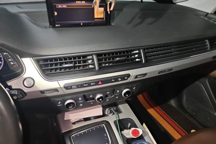 Used Audi Q7 2018 40 TFSI Comfort Model Audio And AC Panel