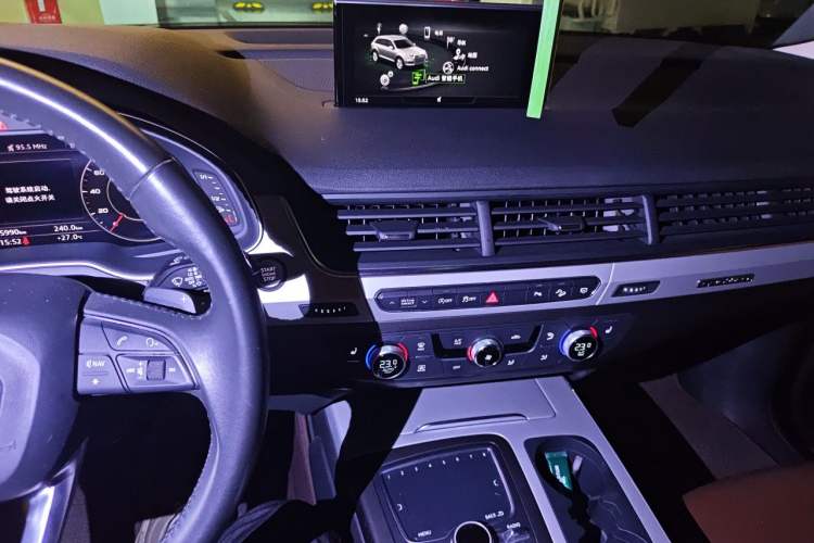 Used Audi Q7 2018 45 TFSI Technology Edition Audio And AC Panel