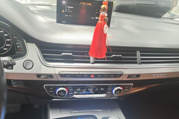 Used Audi Q7 2018 45 TFSI Prestige Edition Audio And AC Panel