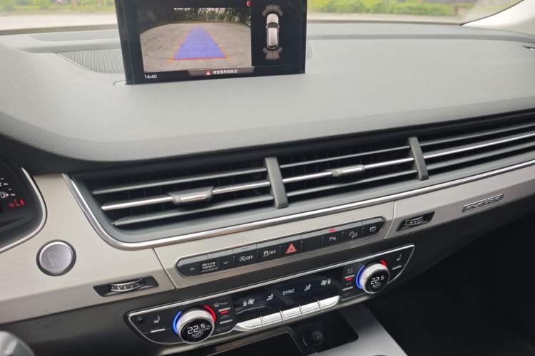 Used Audi Q7 2018 40 TFSI S line Sport Edition Audio And AC Panel