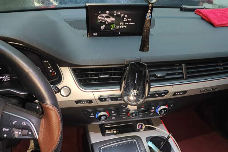 Used Audi Q7 2018 45 TFSI Technology Edition Audio And AC Panel