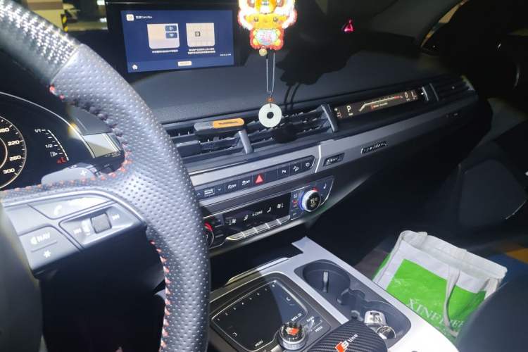 Used Audi Q7 2018 40 TFSI Comfort Model Audio And AC Panel