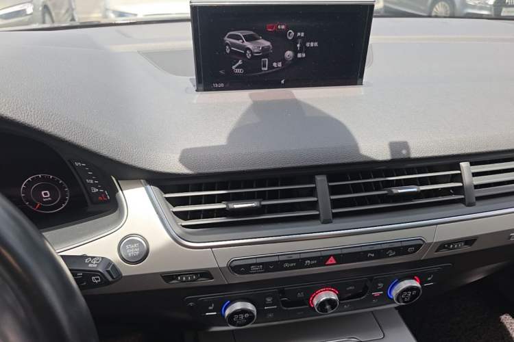 Used Audi Q7 2018 45 TFSI Technology Edition Audio And AC Panel