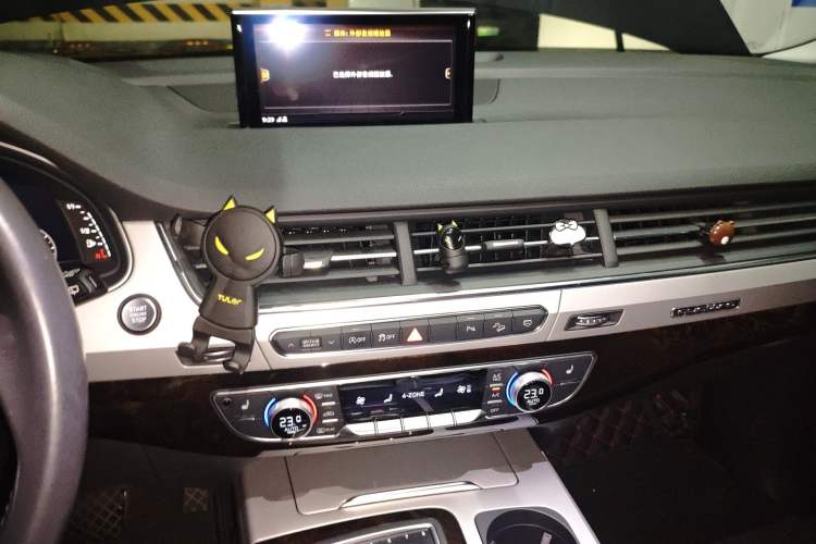 Used Audi Q7  Audio And AC Panel