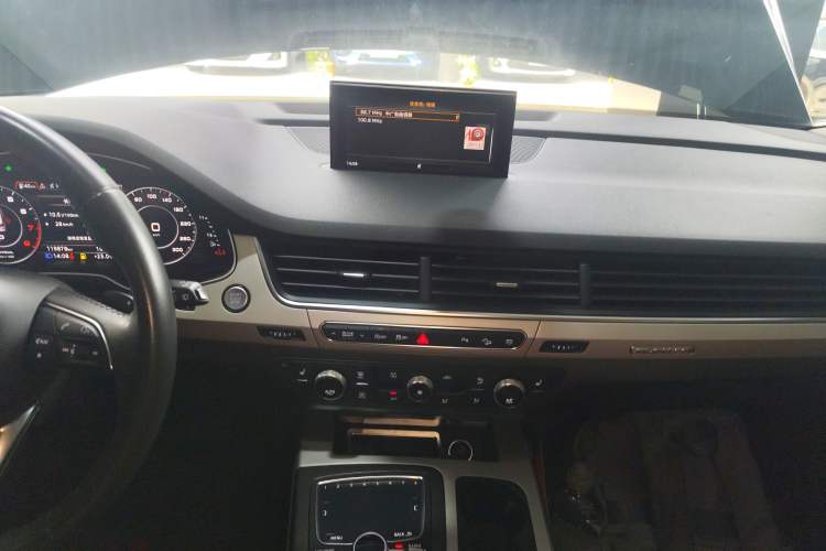 Used Audi Q7 2018 40 TFSI Comfort Model Audio And AC Panel