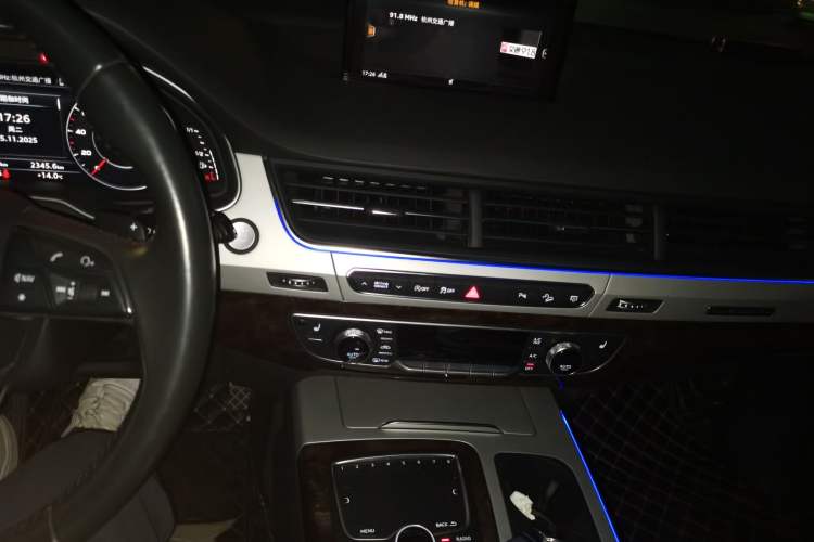 Used Audi Q7 2018 45 TFSI S line Sport Edition Audio And AC Panel