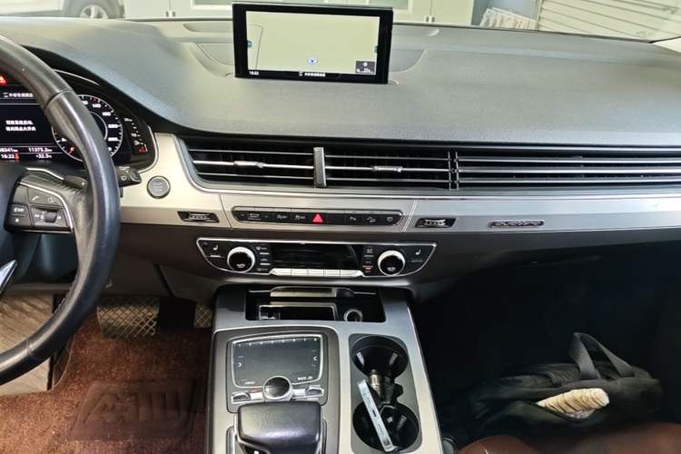 Used Audi Q7 2018 40 TFSI Comfort Model Audio And AC Panel
