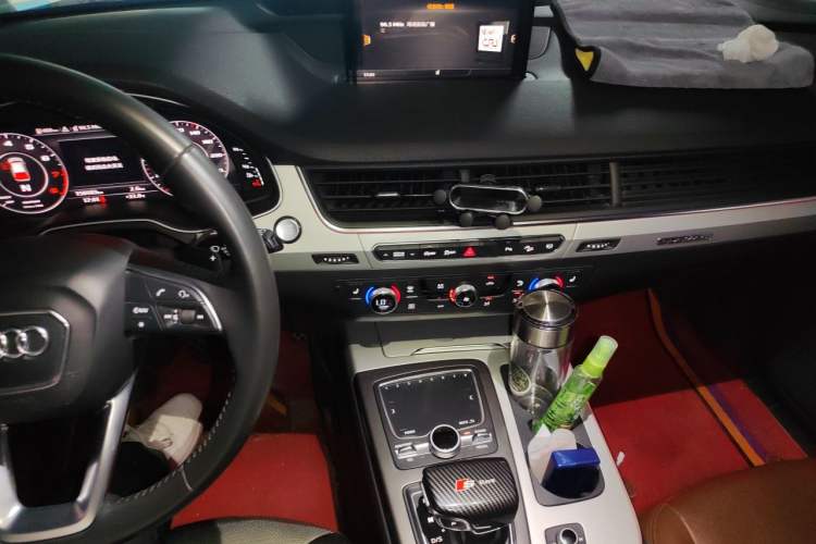 Used Audi Q7 2018 40 TFSI Comfort Model Audio And AC Panel
