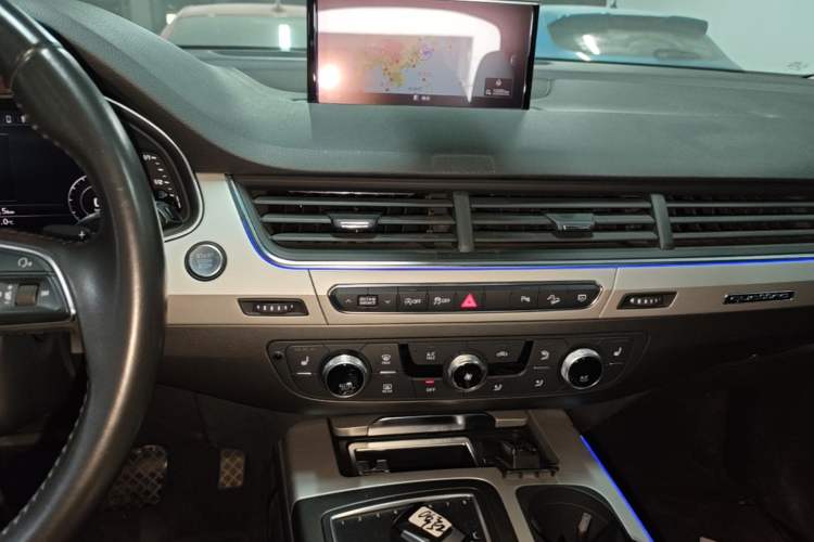 Used Audi Q7 2018 45 TFSI Technology Edition Audio And AC Panel