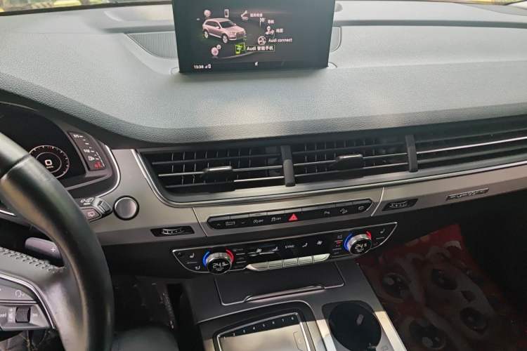 Used Audi Q7 2018 40 TFSI S line Sport Edition Audio And AC Panel