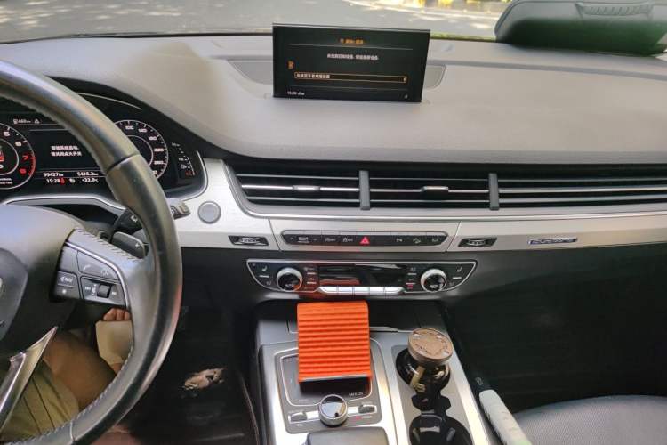 Used Audi Q7 2018 40 TFSI Comfort Model Audio And AC Panel