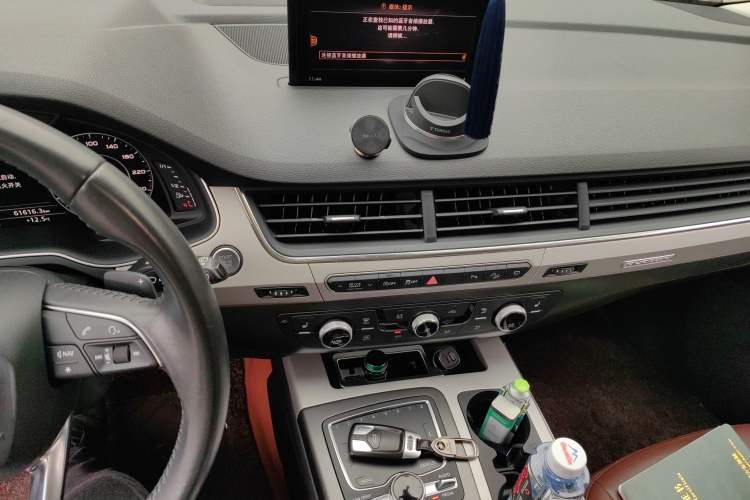 Used Audi Q7 2018 40 TFSI Comfort Model Audio And AC Panel