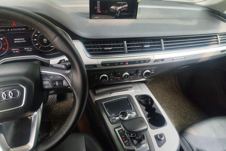Used Audi Q7 2018 45 TFSI Technology Edition Audio And AC Panel