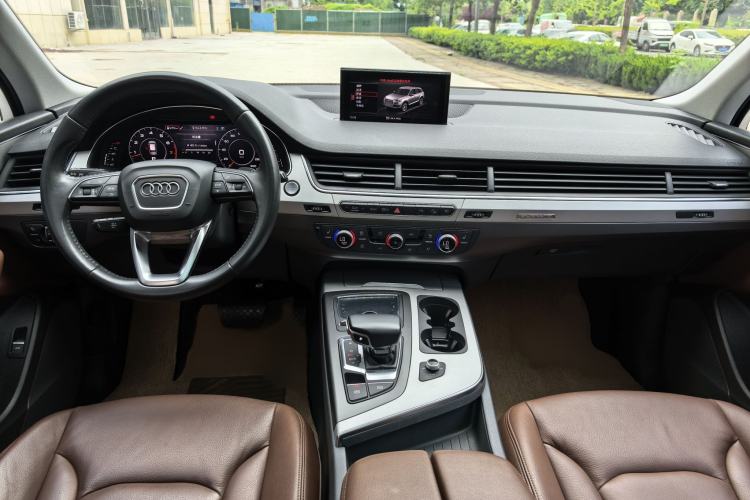Used Audi Q7 2018 45 TFSI Technology Edition Audio And AC Panel