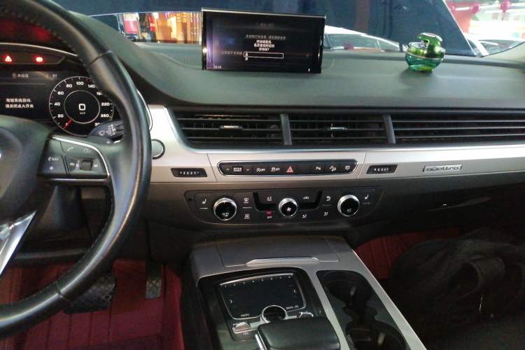 Used Audi Q7 2018 45 TFSI Technology Edition Audio And AC Panel