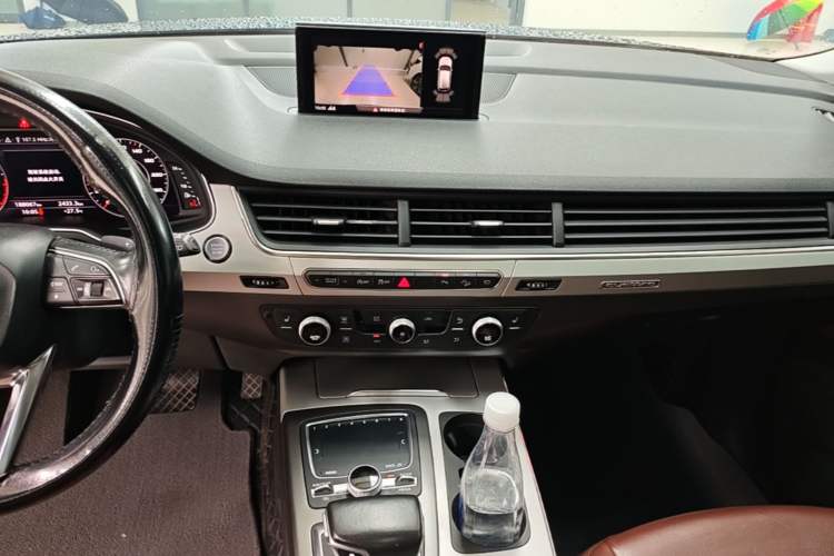 Used Audi Q7 2018 40 TFSI Comfort Model Audio And AC Panel