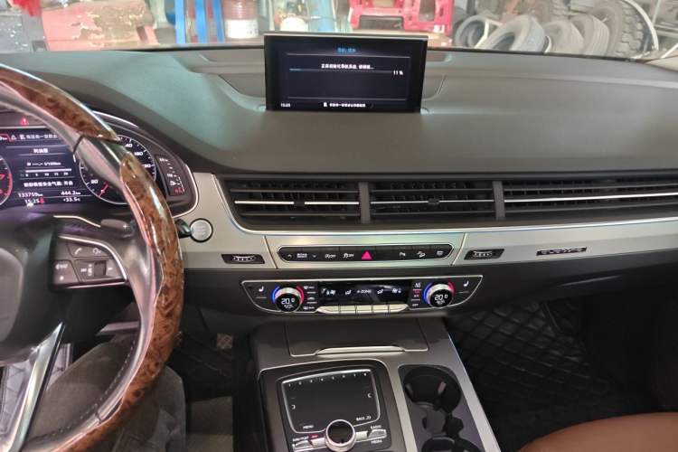 Used Audi Q7 2018 40 TFSI Comfort Model Audio And AC Panel