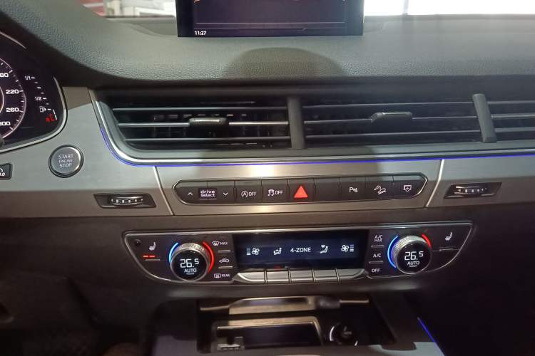 Used Audi Q7 2018 40 TFSI Comfort Model Audio And AC Panel