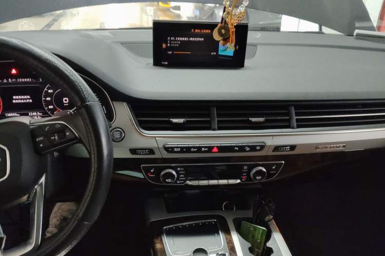 Used Audi Q7 2018 45 TFSI Technology Edition Audio And AC Panel
