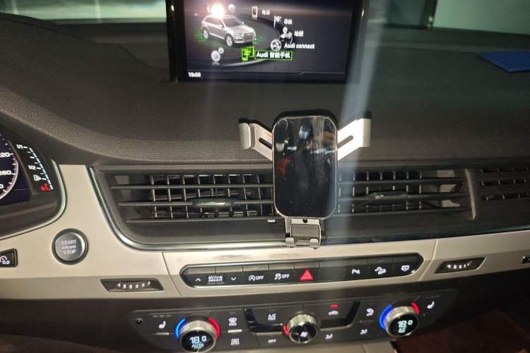 Used Audi Q7 2018 45 TFSI Technology Edition Audio And AC Panel