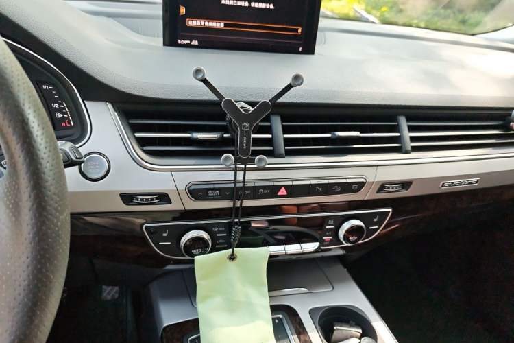 Used Audi Q7 2018 45 TFSI S line Sport Edition Audio And AC Panel