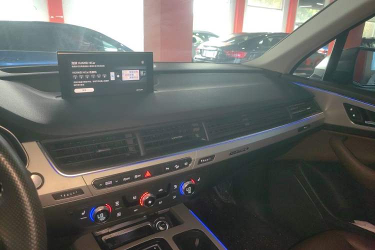 Used Audi Q7 2018 45 TFSI Technology Edition Audio And AC Panel