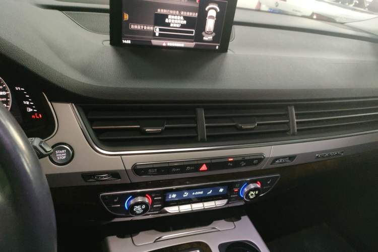 Used Audi Q7 2018 45 TFSI Technology Edition Audio And AC Panel