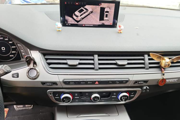 Used Audi Q7 2018 45 TFSI S line Sport Edition Audio And AC Panel