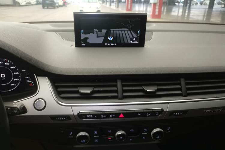 Used Audi Q7 2018 45 TFSI Technology Edition Audio And AC Panel