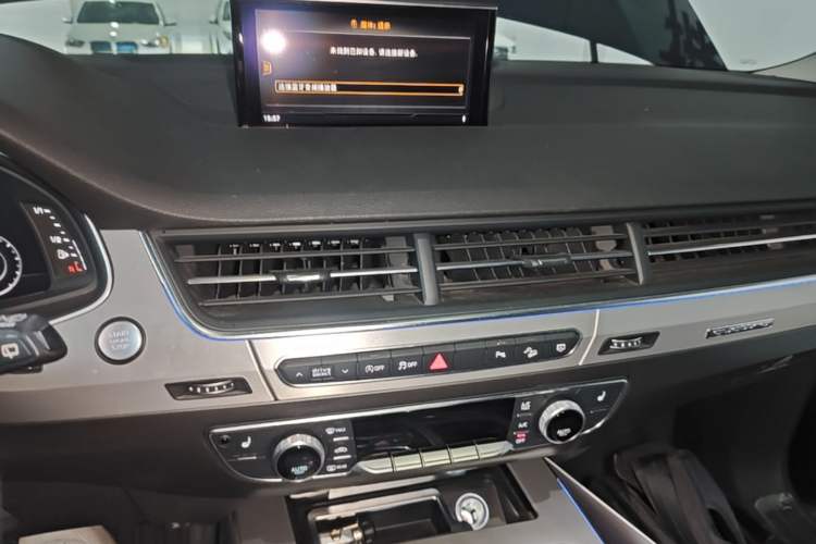 Used Audi Q7 2018 40 TFSI Comfort Model Audio And AC Panel