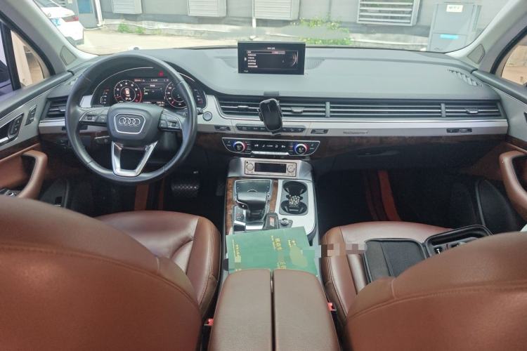 Used Audi Q7 2018 45 TFSI S line Sport Edition Center Console