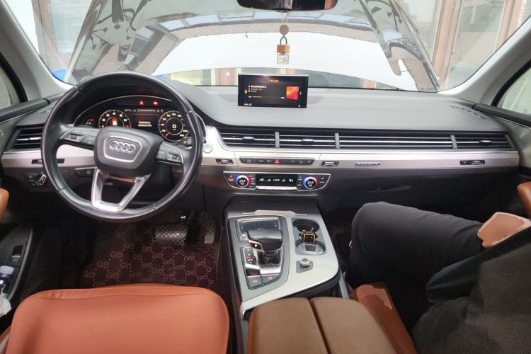 Used Audi Q7  Center Console