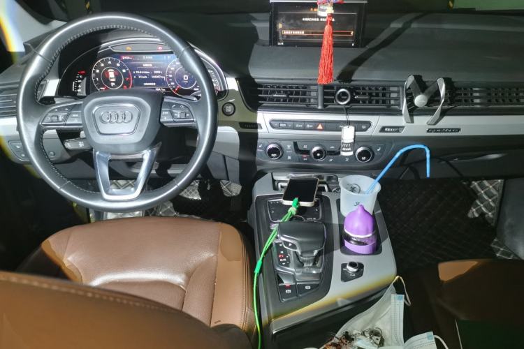 Used Audi Q7 2018 45 TFSI Technology Edition Center Console