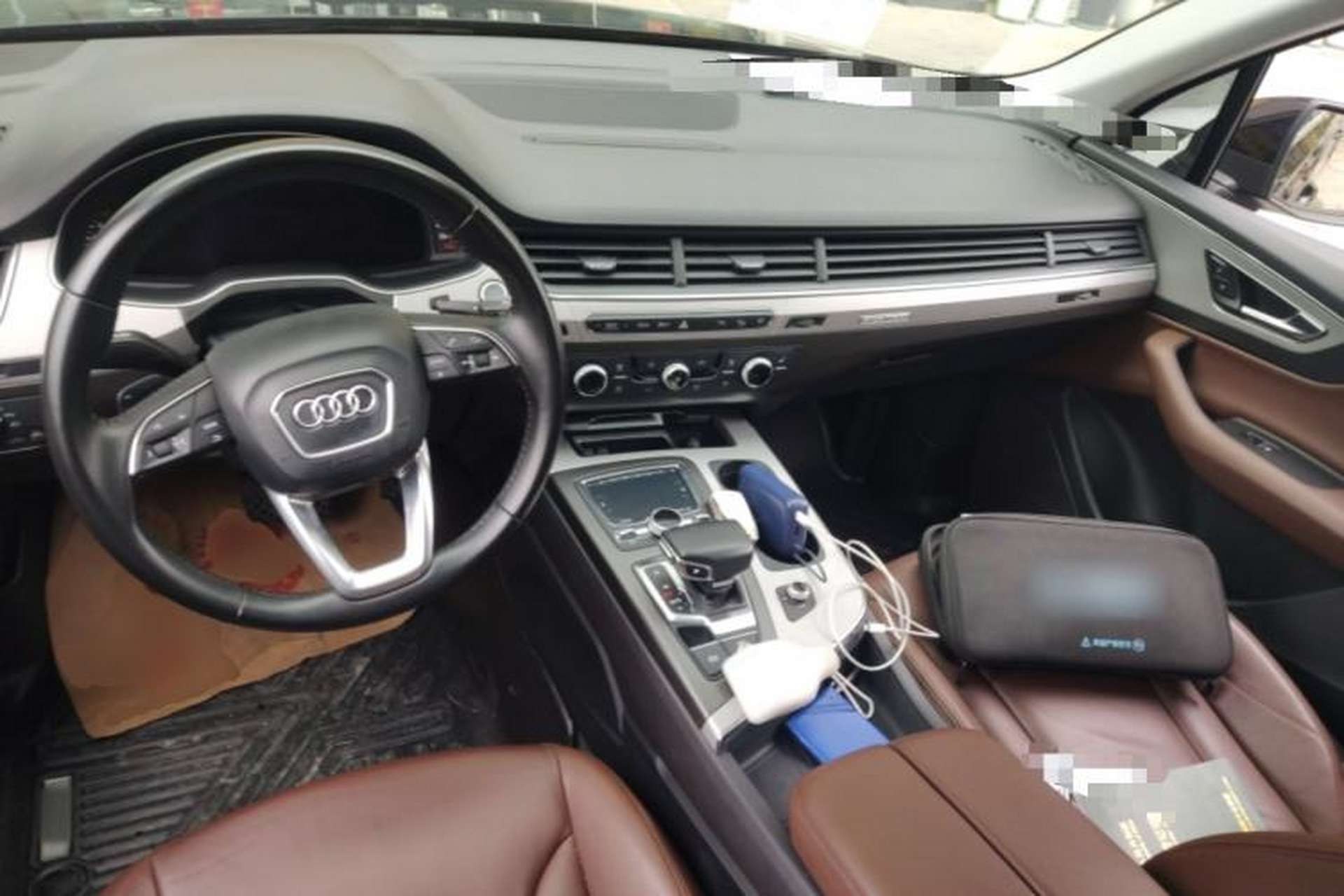 Used Audi Q7 2018 40 TFSI Comfort Model Center Console
