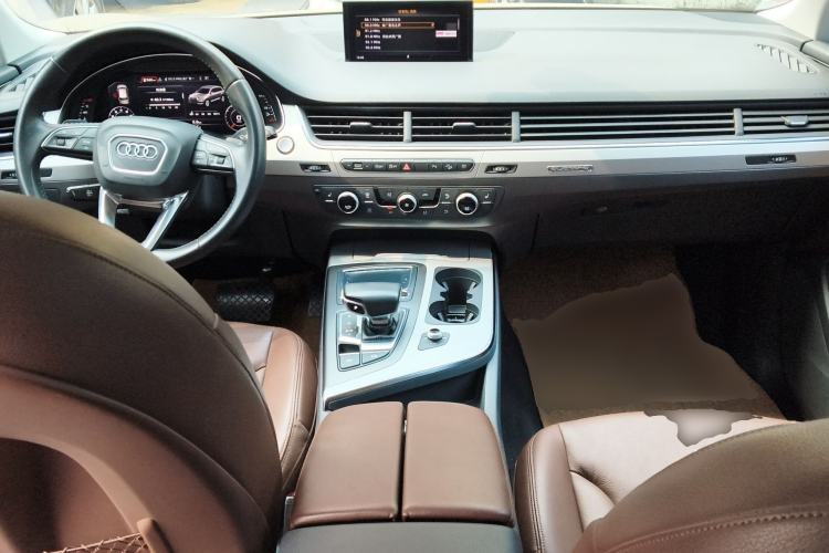 Used Audi Q7 2018 45 TFSI Technology Edition Center Console