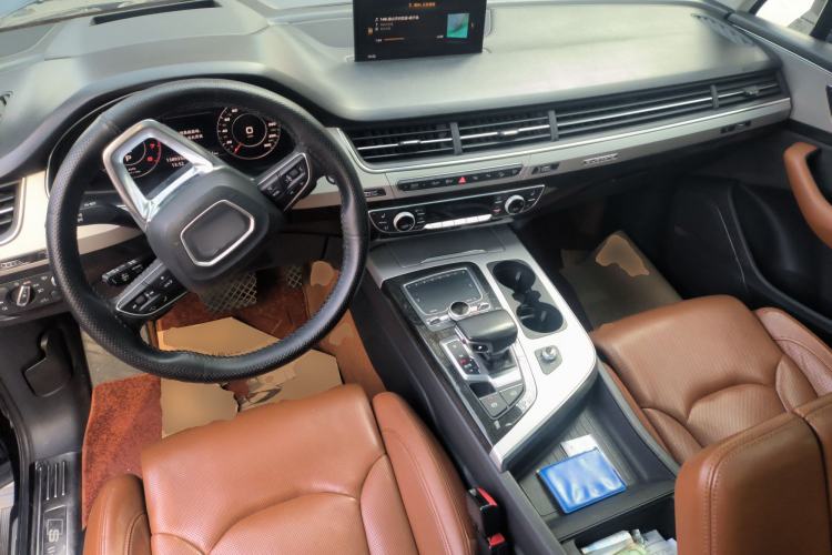 Used Audi Q7 2018 45 TFSI Technology Edition Center Console