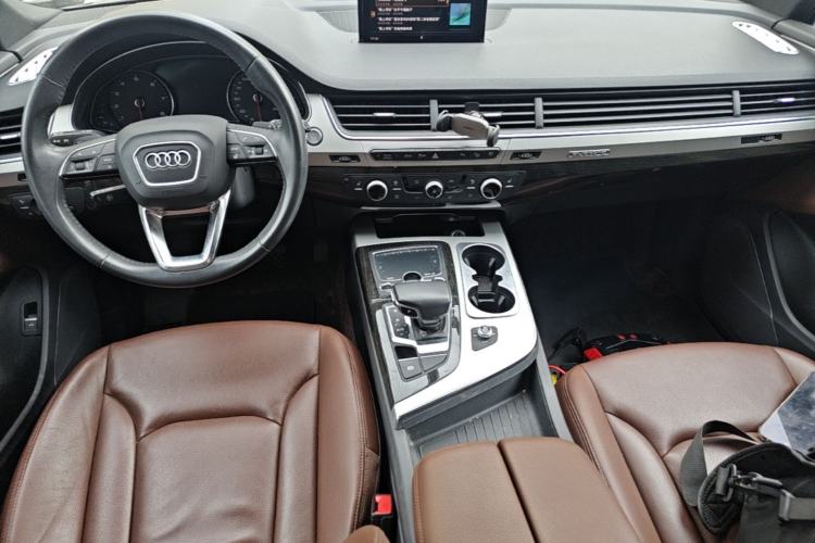 Used Audi Q7  Center Console