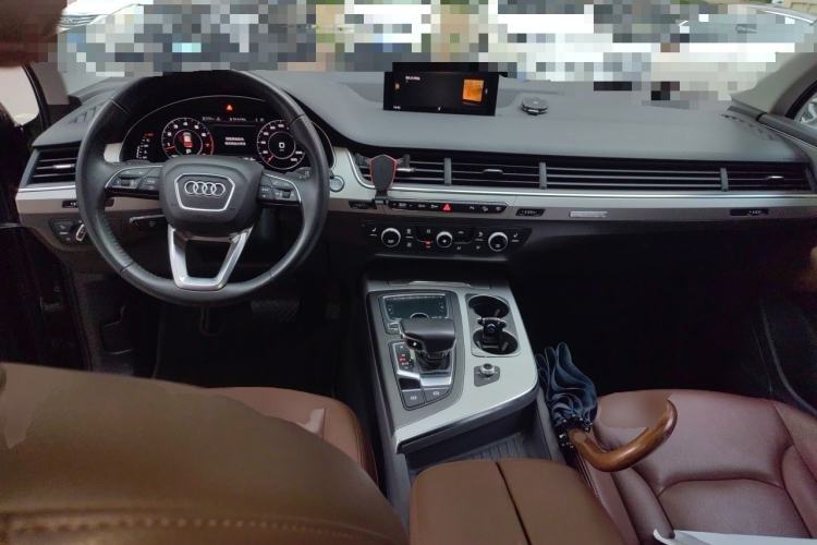 Used Audi Q7 2018 45 TFSI Technology Edition Center Console