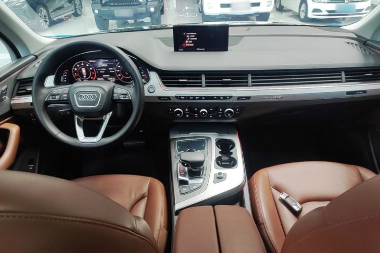 Used Audi Q7 2018 45 TFSI Technology Edition Center Console