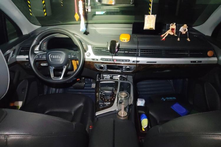 Used Audi Q7 2018 45 TFSI S line Sport Edition Center Console