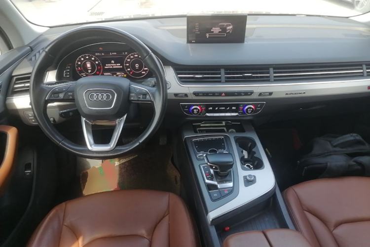 Used Audi Q7 2018 40 TFSI S line Sport Edition Center Console